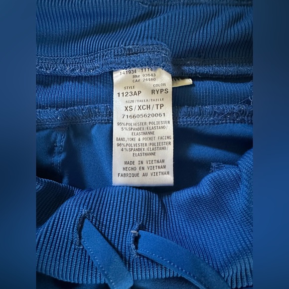 Cherokee Infiniti Scrub Set Blue Small Top XS Petite Pants - Picture 8 of 11